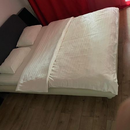 Jane House 2 Apartment Bukares Bagian luar foto