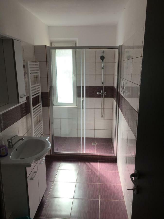 Jane House 2 Apartment Bukares Bagian luar foto